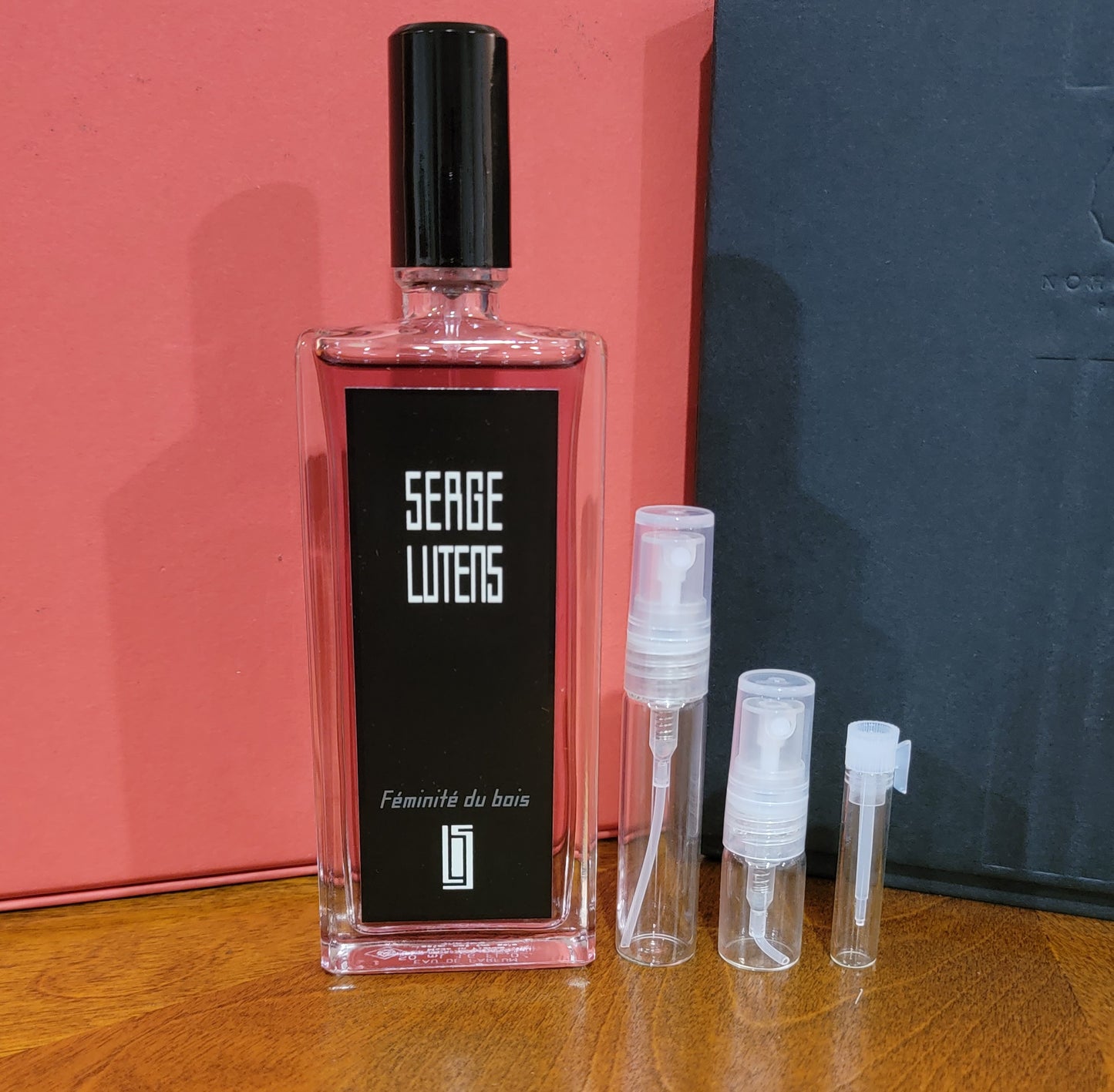 Feminité du Bois - Serge Lutens, Eau de parfum 0.8ml, 2ml, 5ml sample