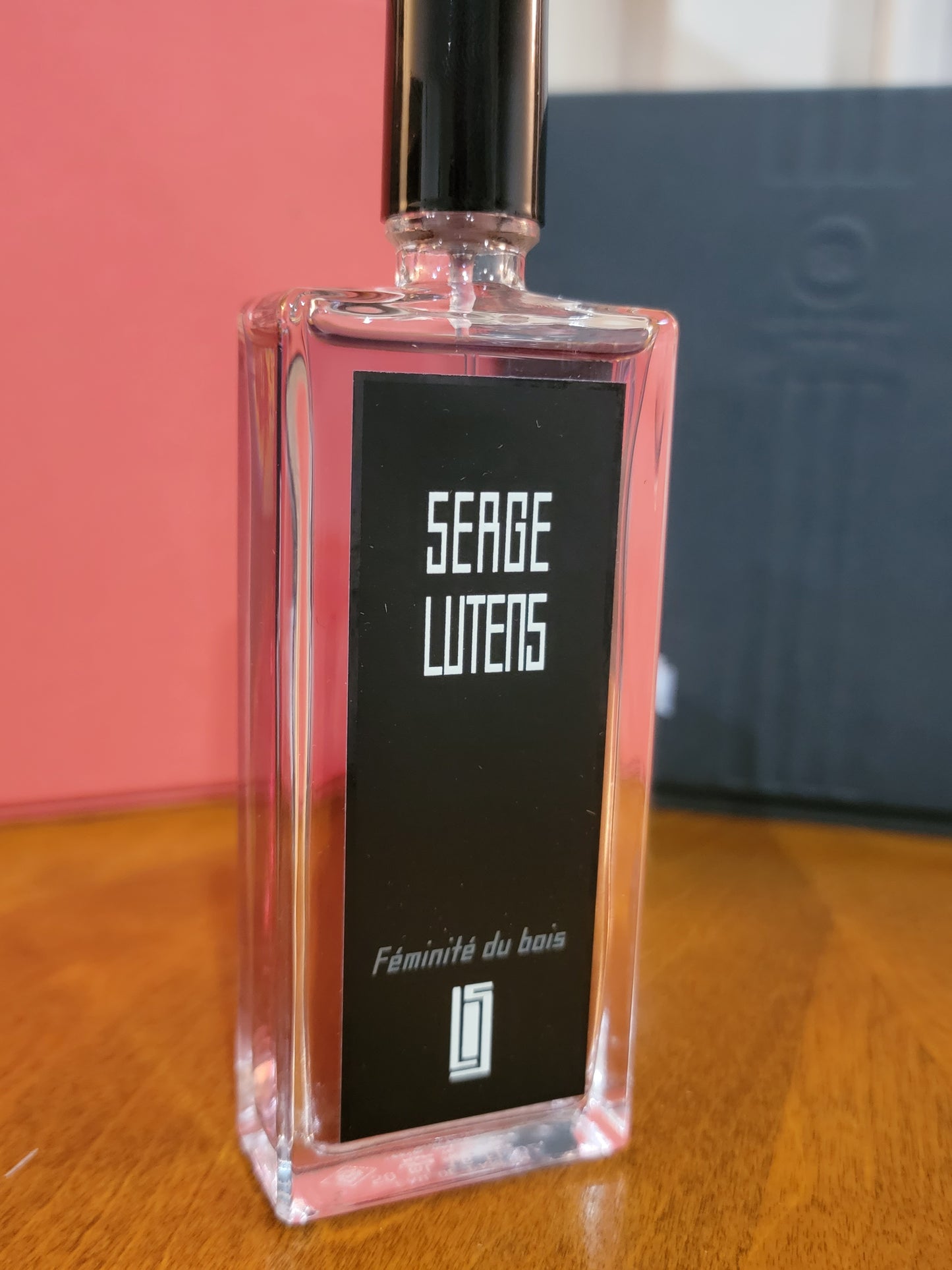 Feminité du Bois - Serge Lutens, Eau de parfum 0.8ml, 2ml, 5ml sample